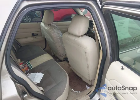 2010 Ford Crown Victoria Police/Police Interceptor z USA, uszkodzony, nr VIN 2FABP7BVXAX121584